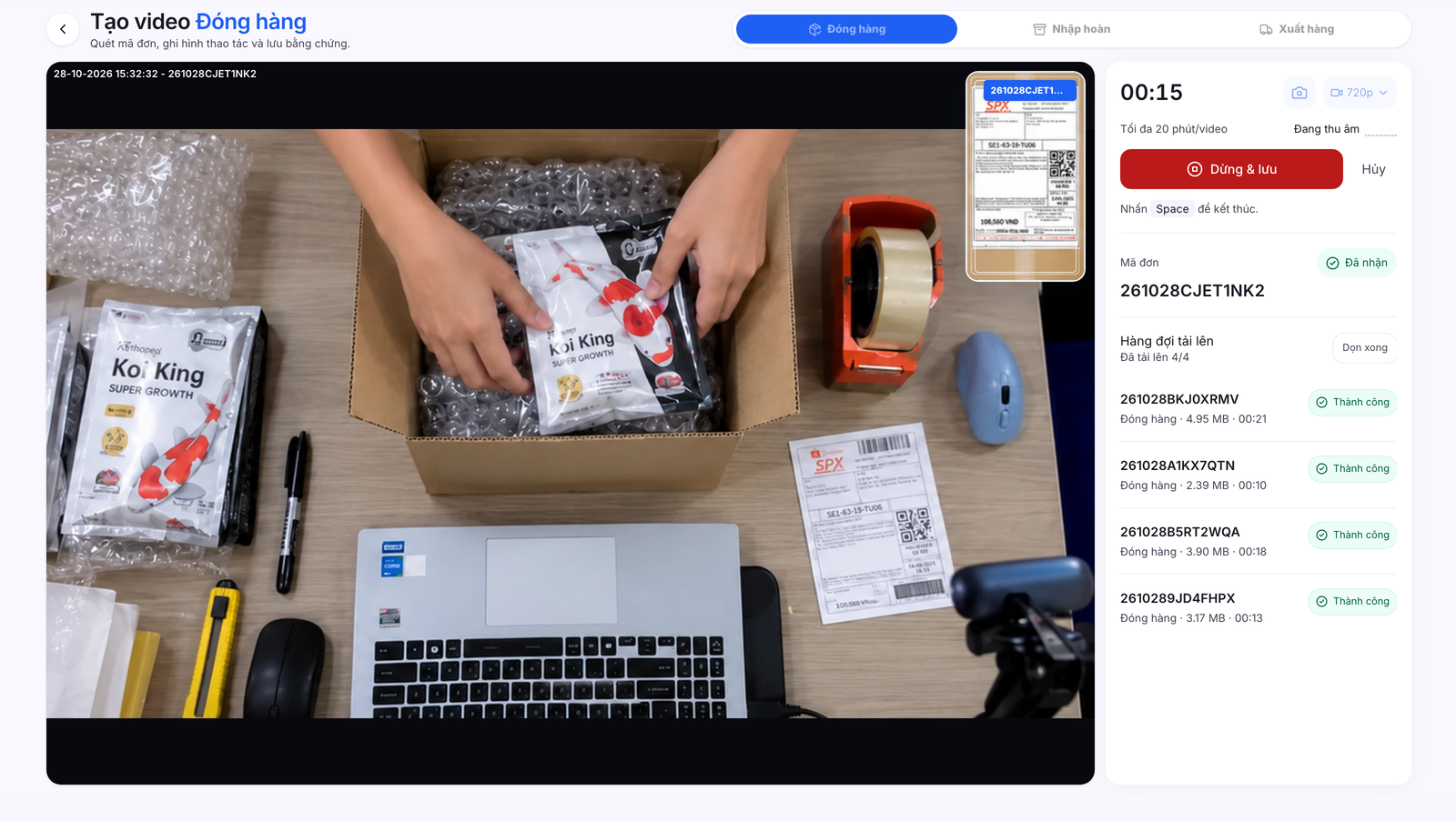 Video đóng hàng trên FITTECH có giờ quay và mã vận đơn ở góc trên bên trái, cột phải hiển thị mã đơn đã nhận và trạng thái tải lên.